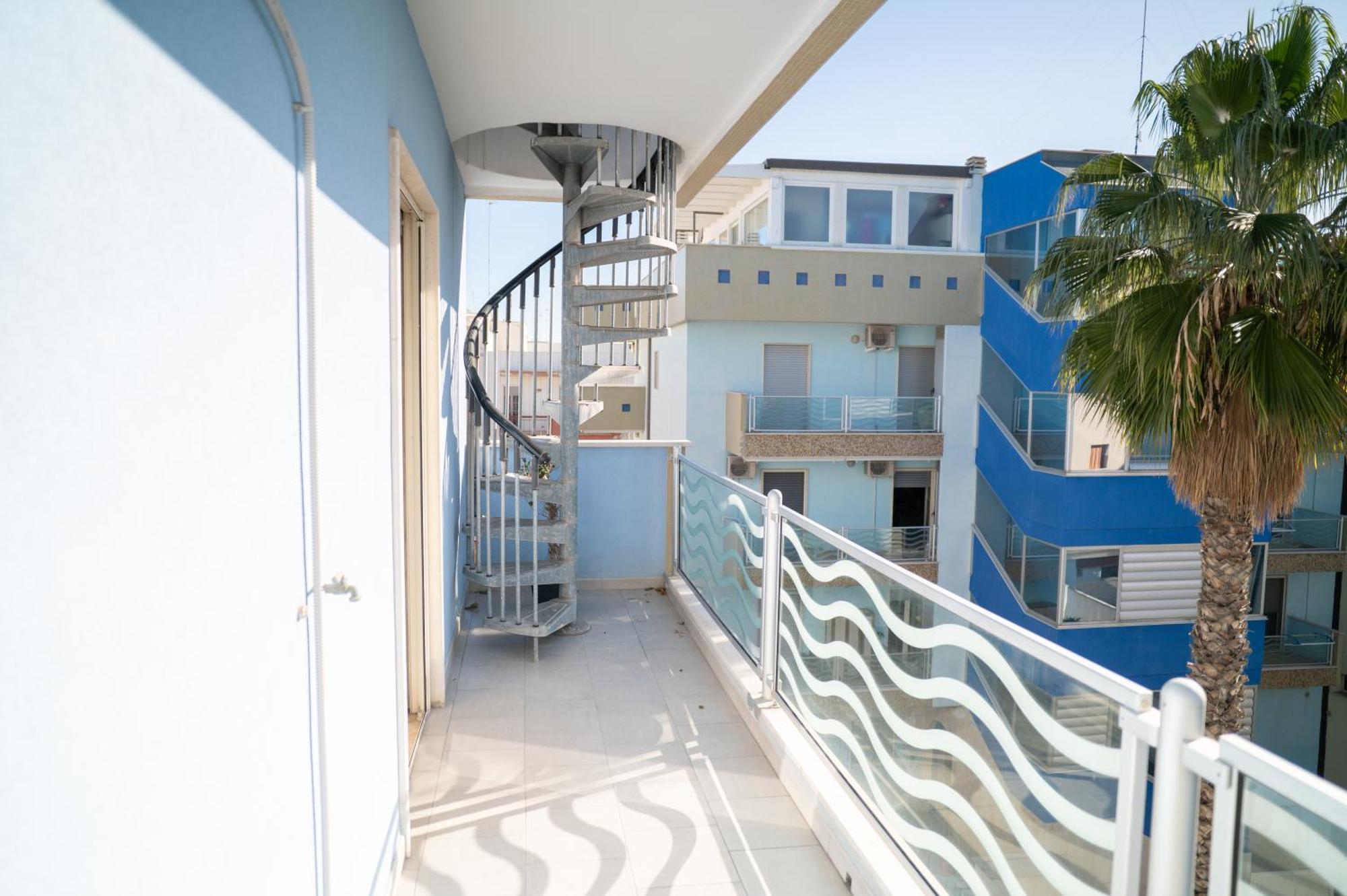 Апартаменты Milu'Seaview Ampia Casa Vista Mare Джовинаццо Экстерьер фото
